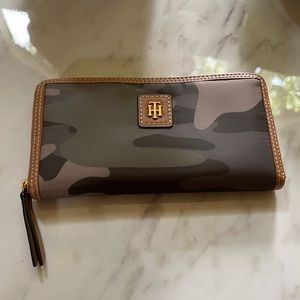 Tommy Hilfiger Camo Wallet